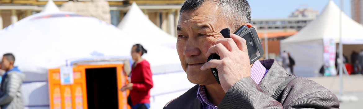 Man on Cell Phone. Photo © Ying Yu / World Bank